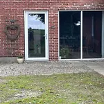 Højmosegård 4 *